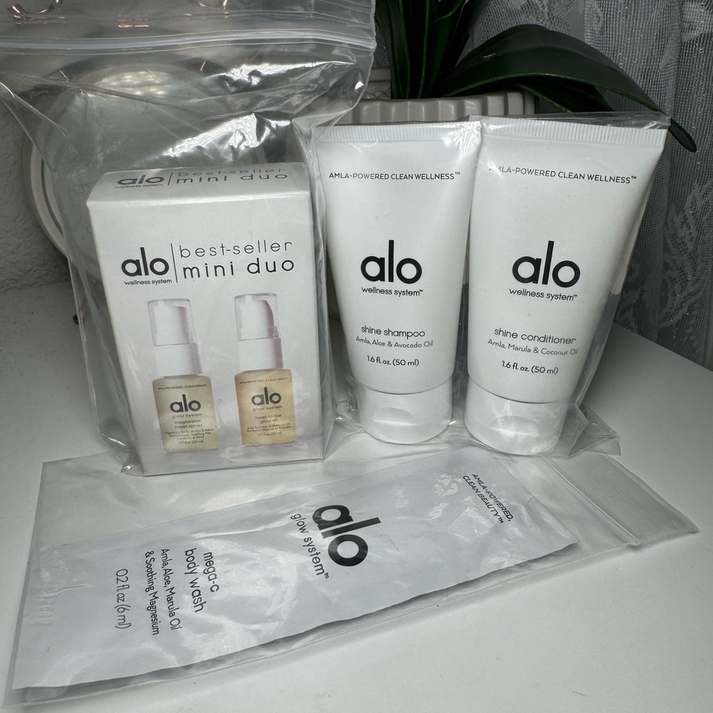 Alo Best-Seller Mini Duo, Shine Shampoo/Conditioner and Body Wash Set.